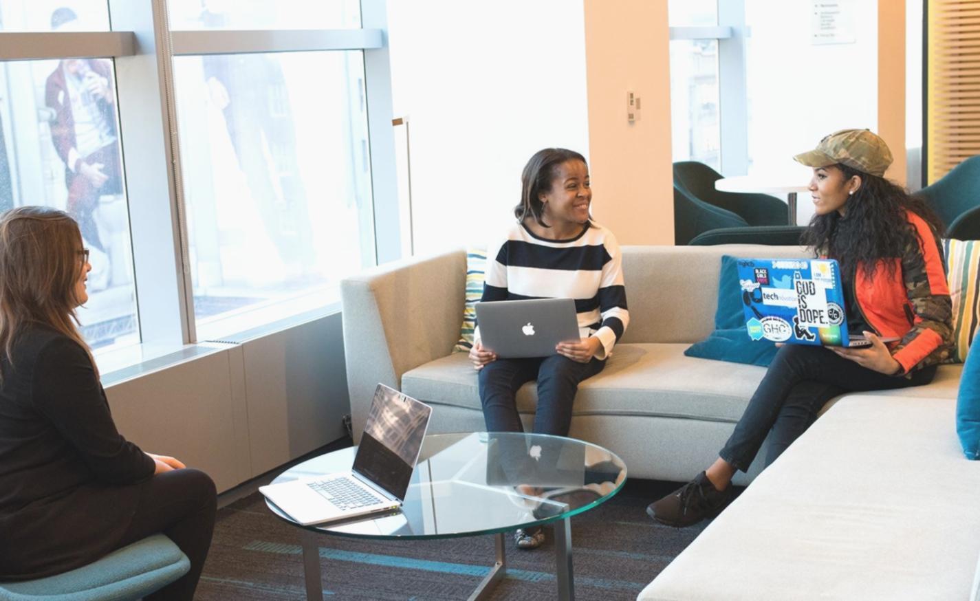 Dashboard con indicadores financieros industriales