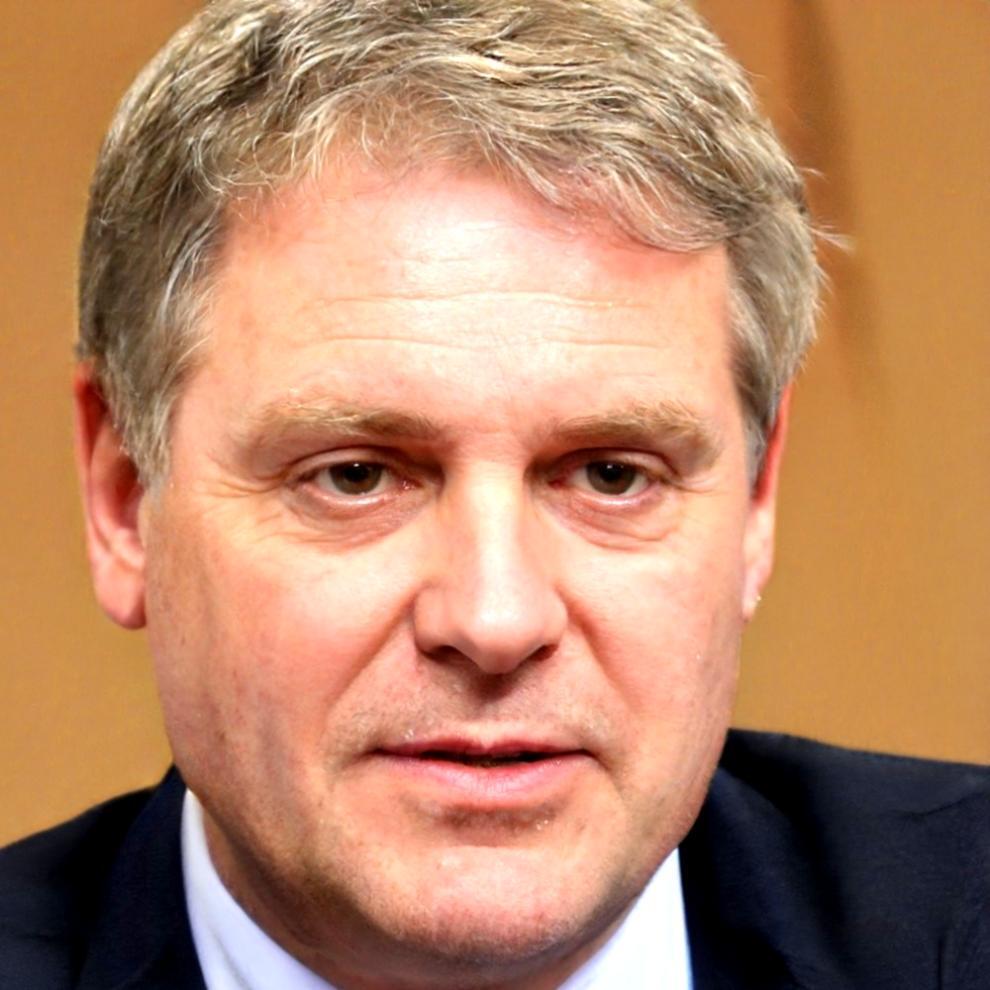 Retrato profesional de Ludvik Esposito, analista senior de mercados industriales